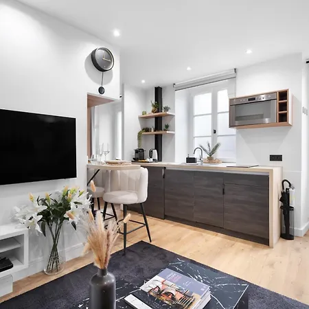30m2 Cosy A 5 Min A Pied Du Musee Du Louvre Paris
